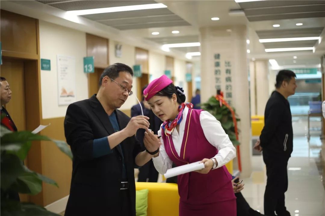 新乡24小时套医保卡(北京医保卡使用指南)